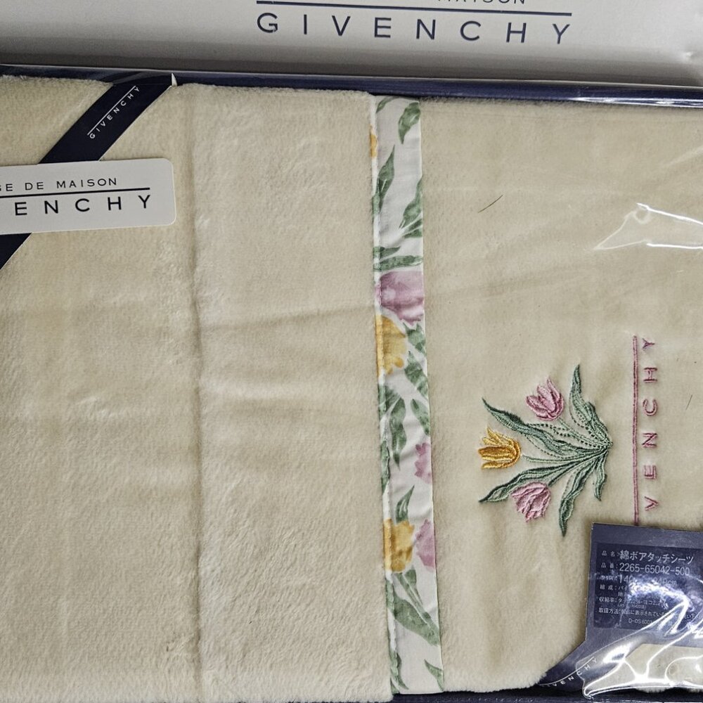 Givenchy Blanket - Picture 3 of 16